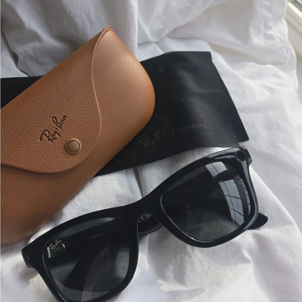 Ray-Ban Sleek Black Wearable Glasses